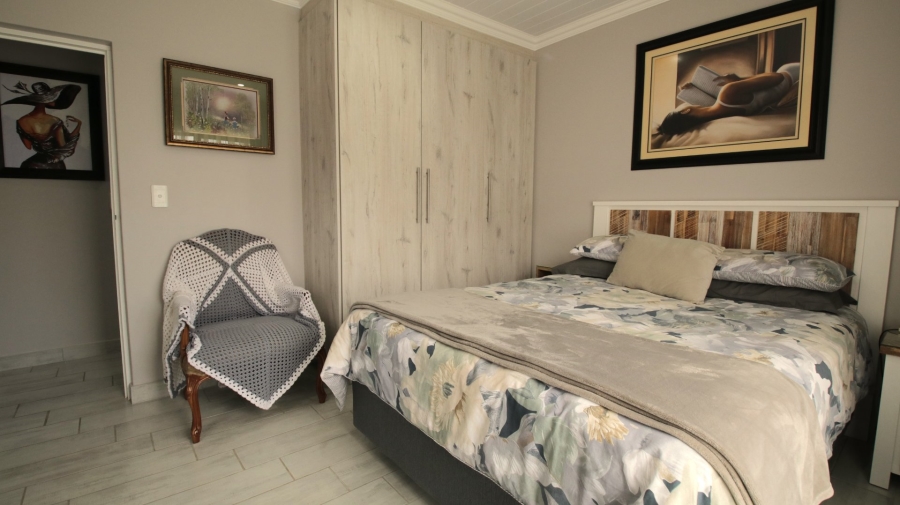 5 Bedroom Property for Sale in Dana Bay Western Cape